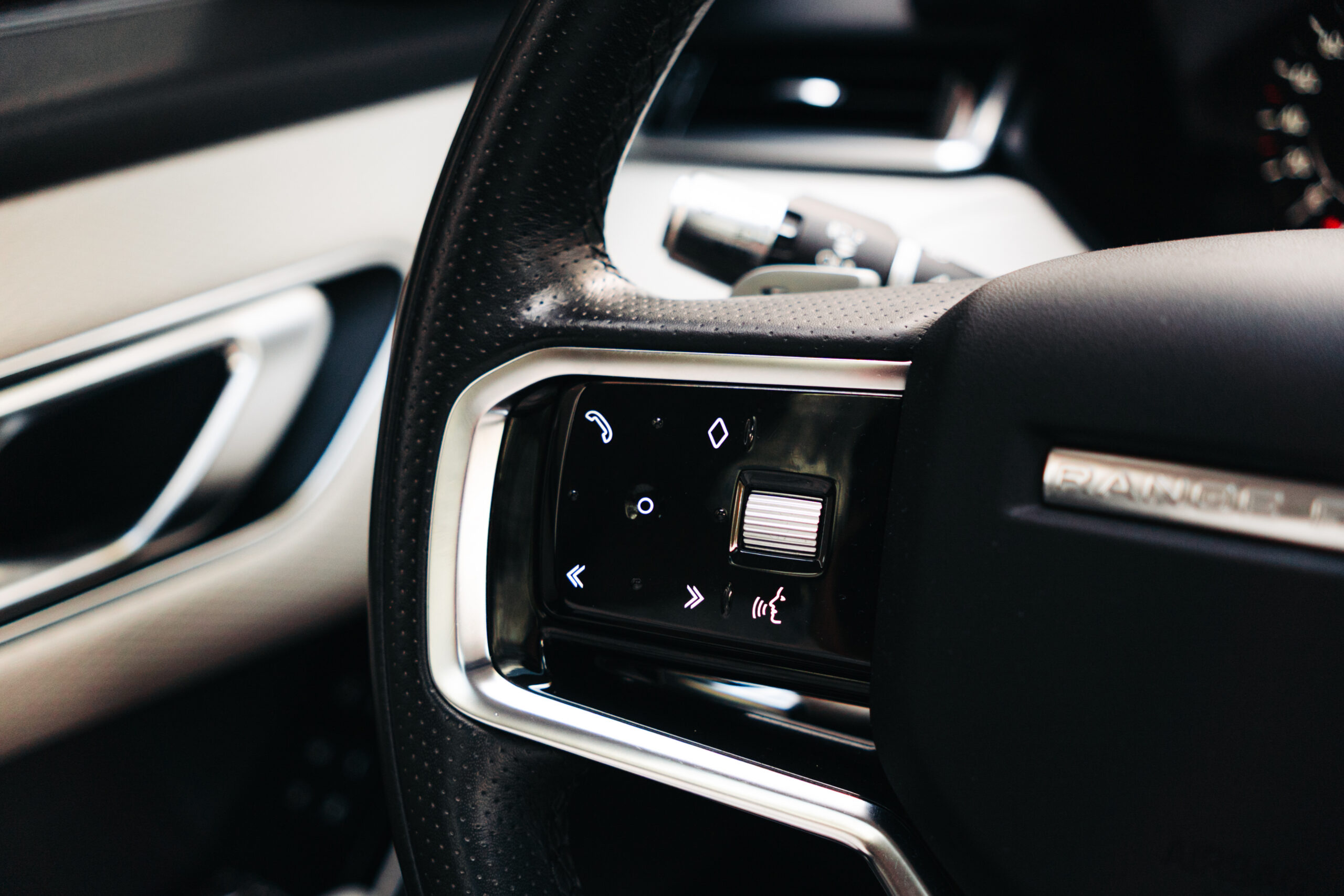 Land Rover Range Rover Velar 2.0 P400e AWD R-Dynamic